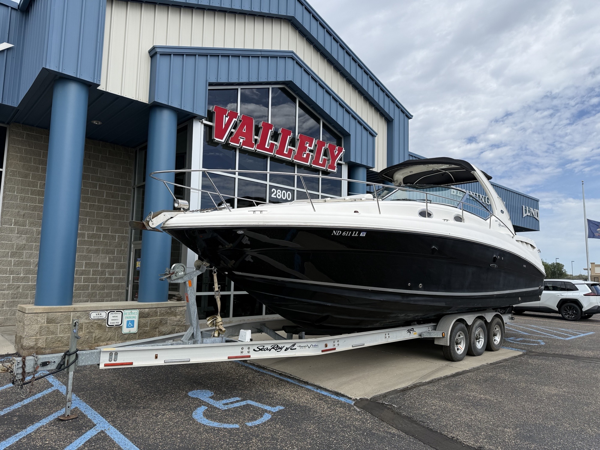 2006 Sea Ray 320 Sundancer - Image 3