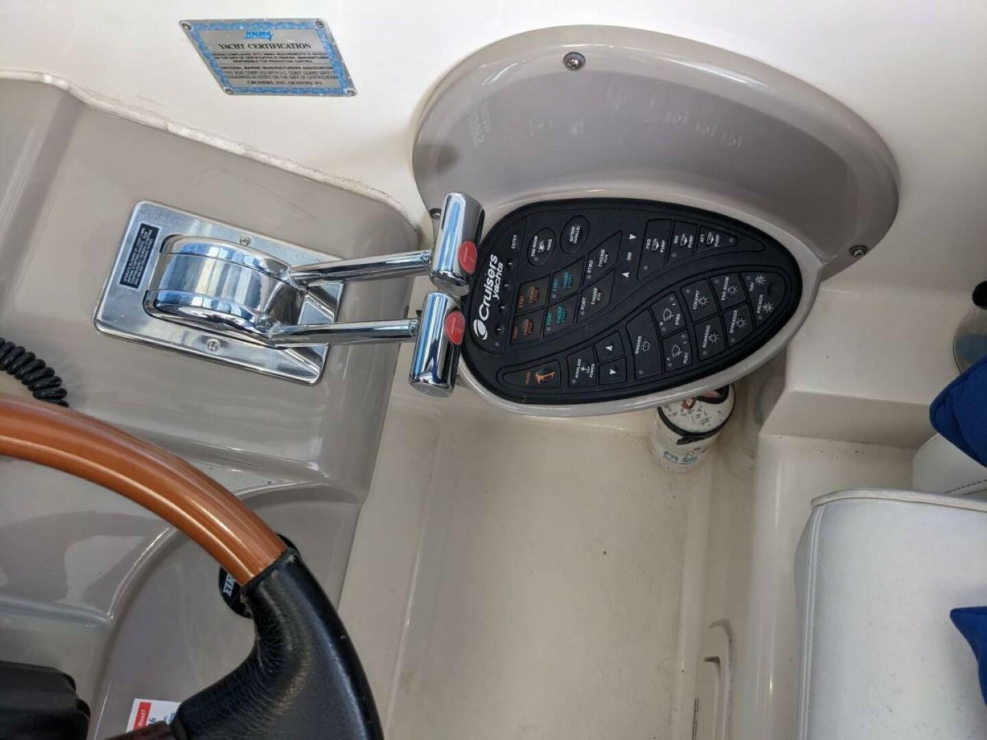 2003 Cruisers Yachts 3970 - Image 14