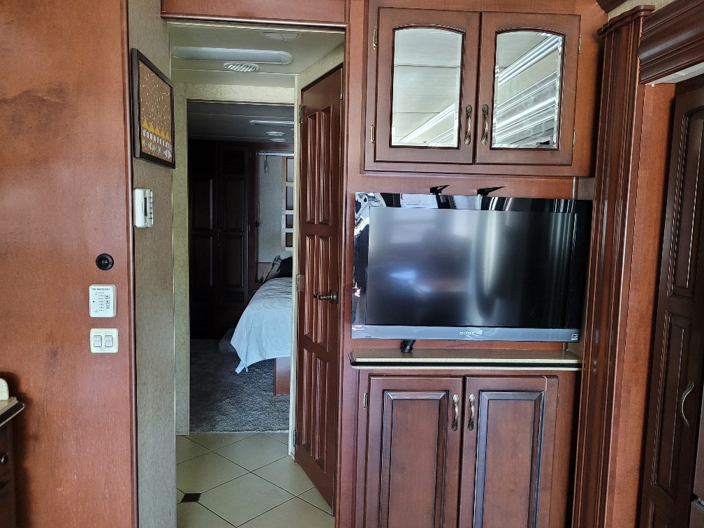 2011 Newmar Dutchstar 4020 - Image 11