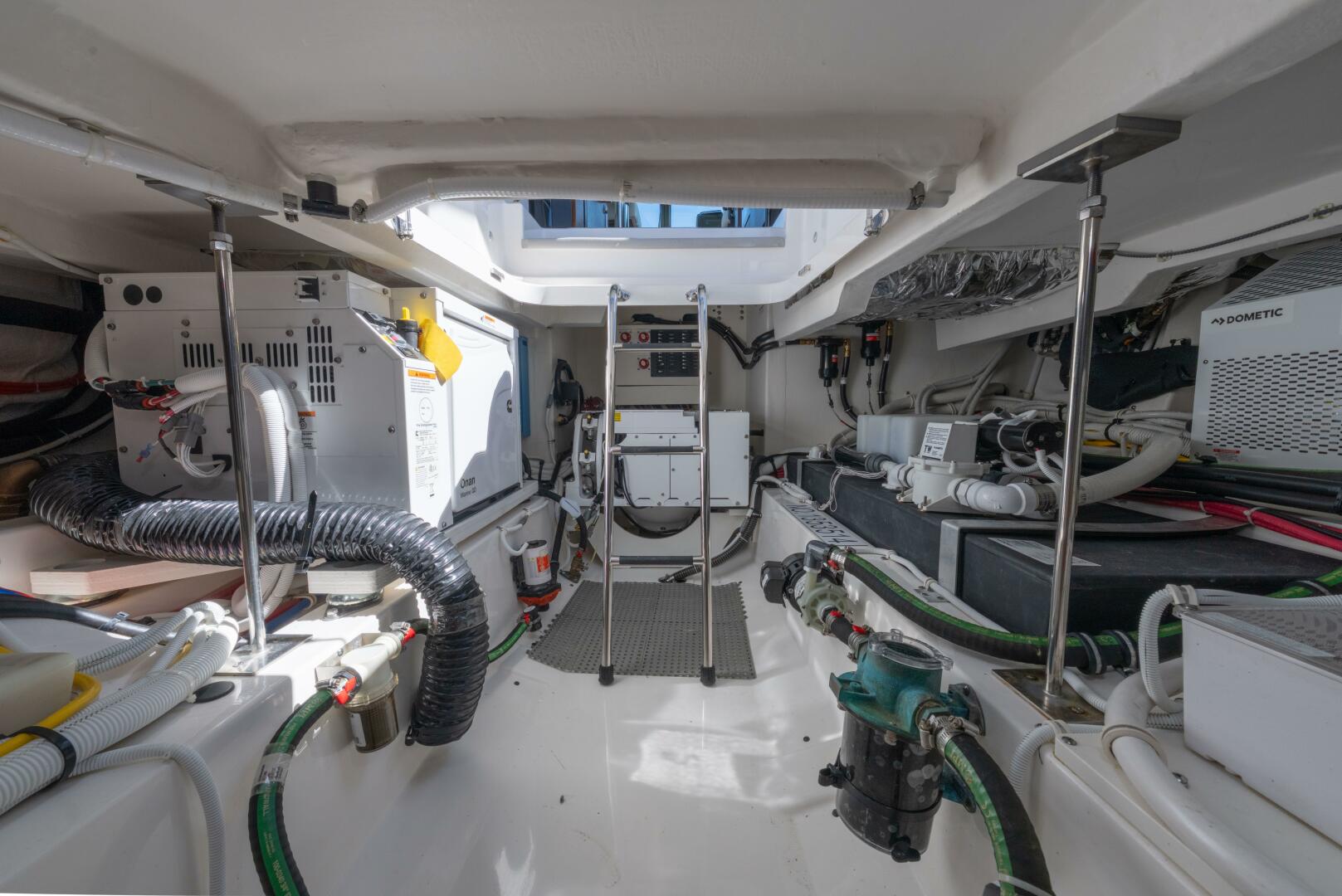 2025 Tiara Yachts 43 LE - Image 45