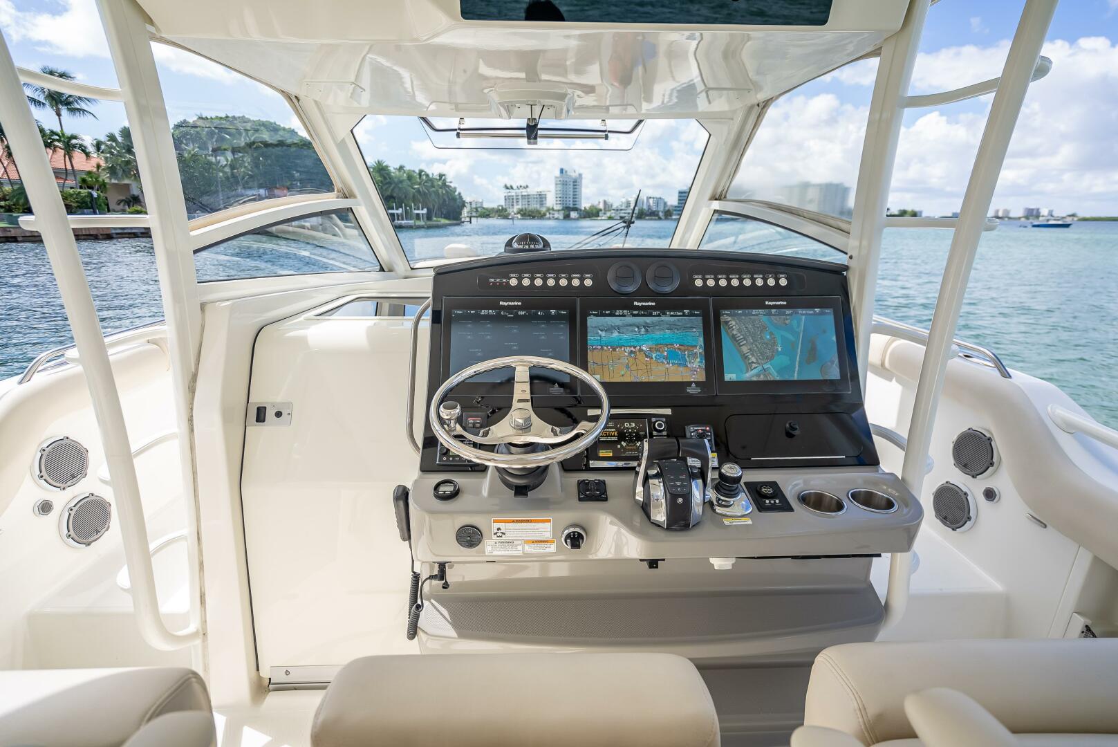 2016 Boston Whaler - Image 119