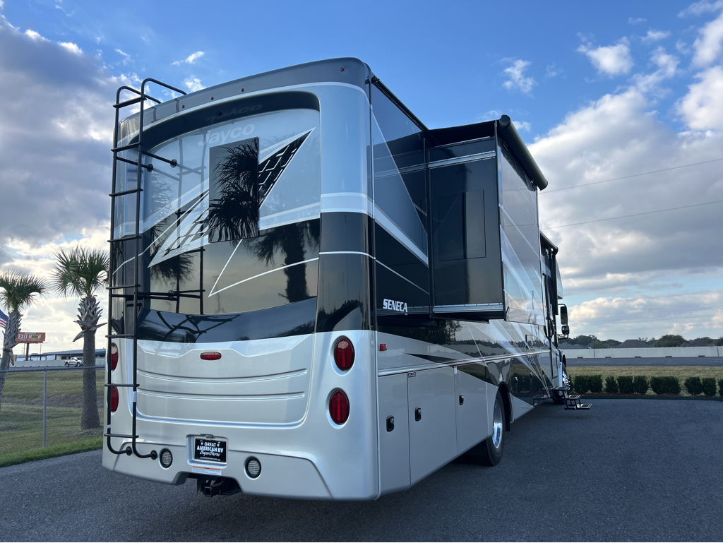 2026 JAYCO SENECA 37K - Image 4