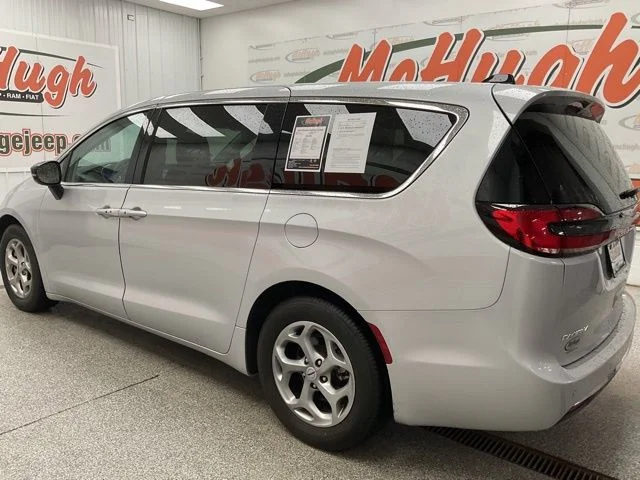 2024 Chrysler Pacifica Wagon 4D Limited - Image 5