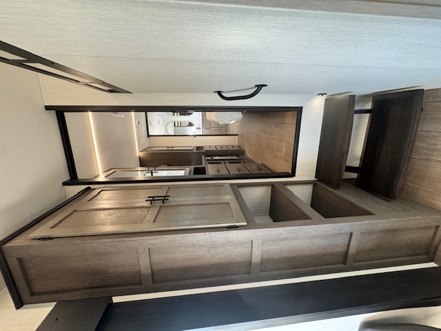 2026 CHEROKEE ARCTIC WOLF 3950 SUITE - Image 29