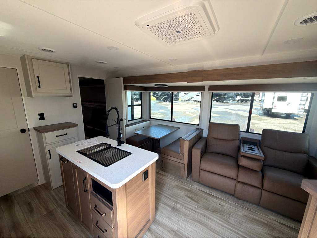 2027 VENTURE RV SPORTTREK 333VIK - Image 14