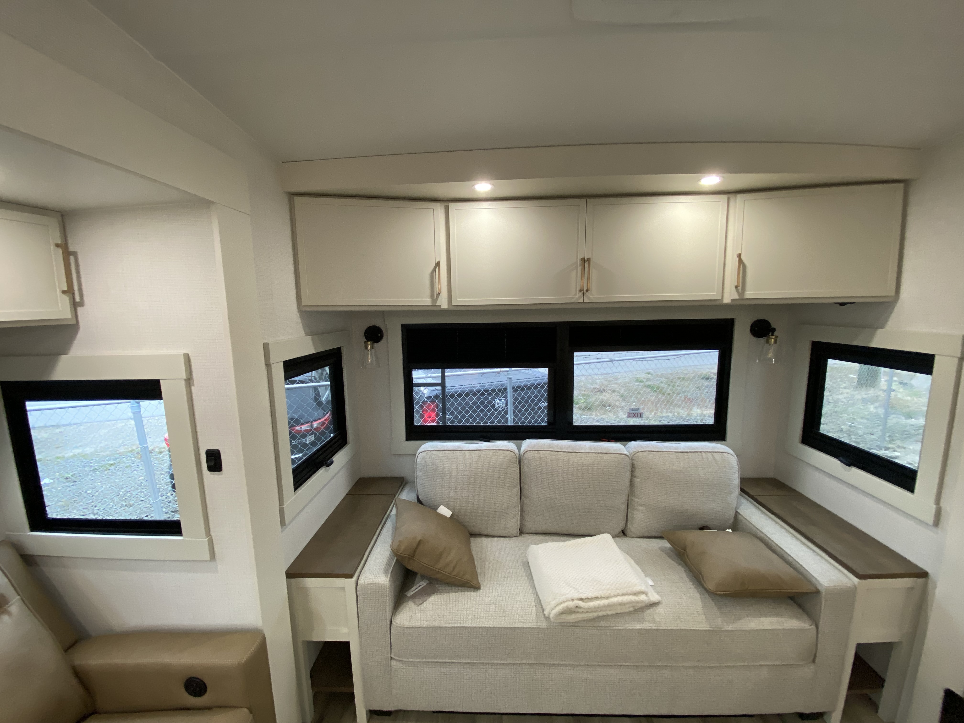 2027 Brinkley RV Model Z 3100 - Image 10