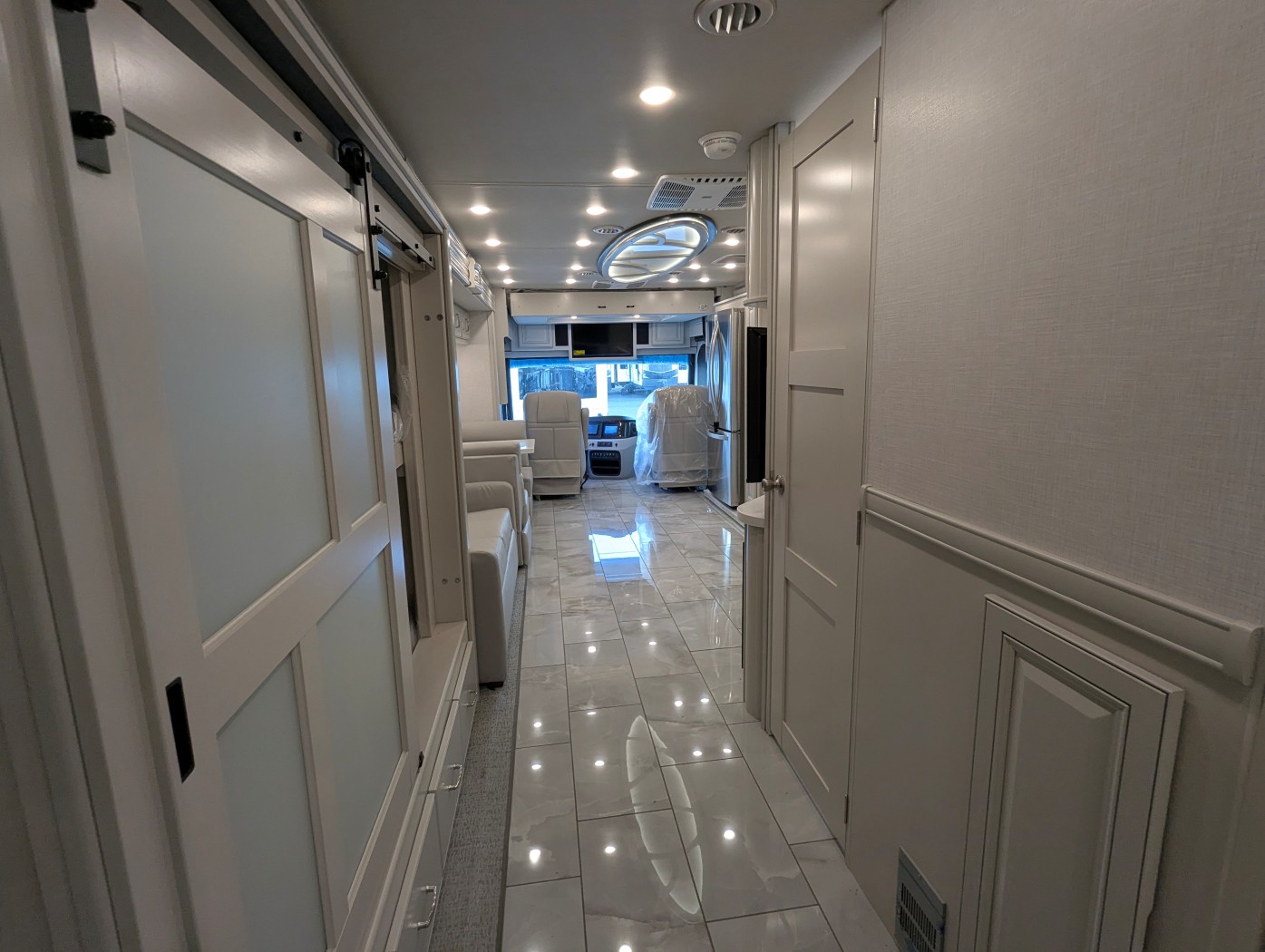 2026 Fleetwood Discovery 38N - Image 42