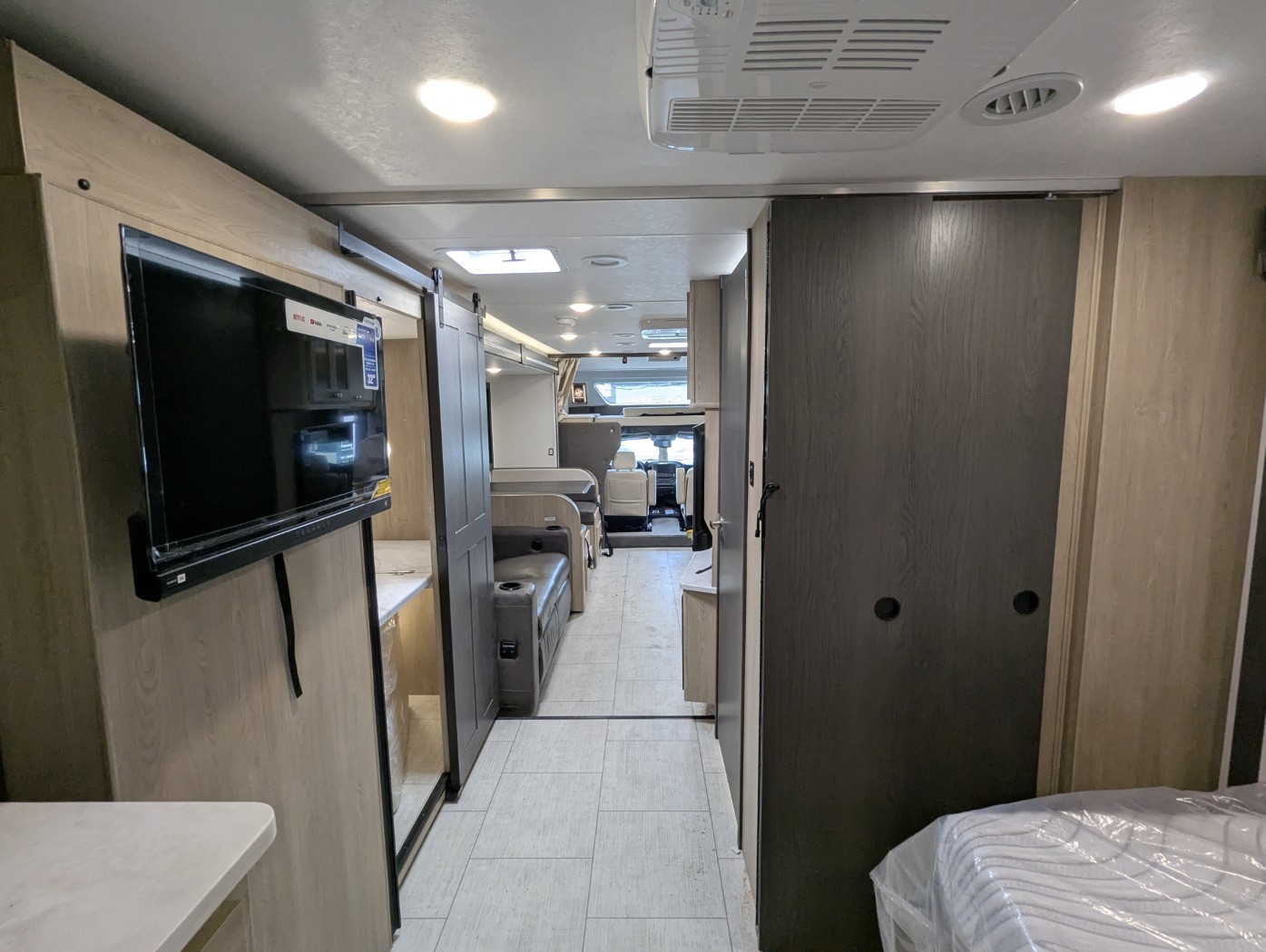 2026 Coachmen Entourage 340BH - Image 28
