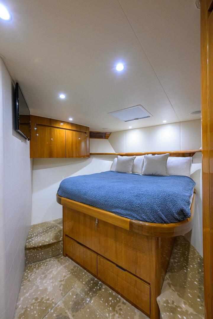 2014 Viking 76 Enclosed Bridge - Image 30