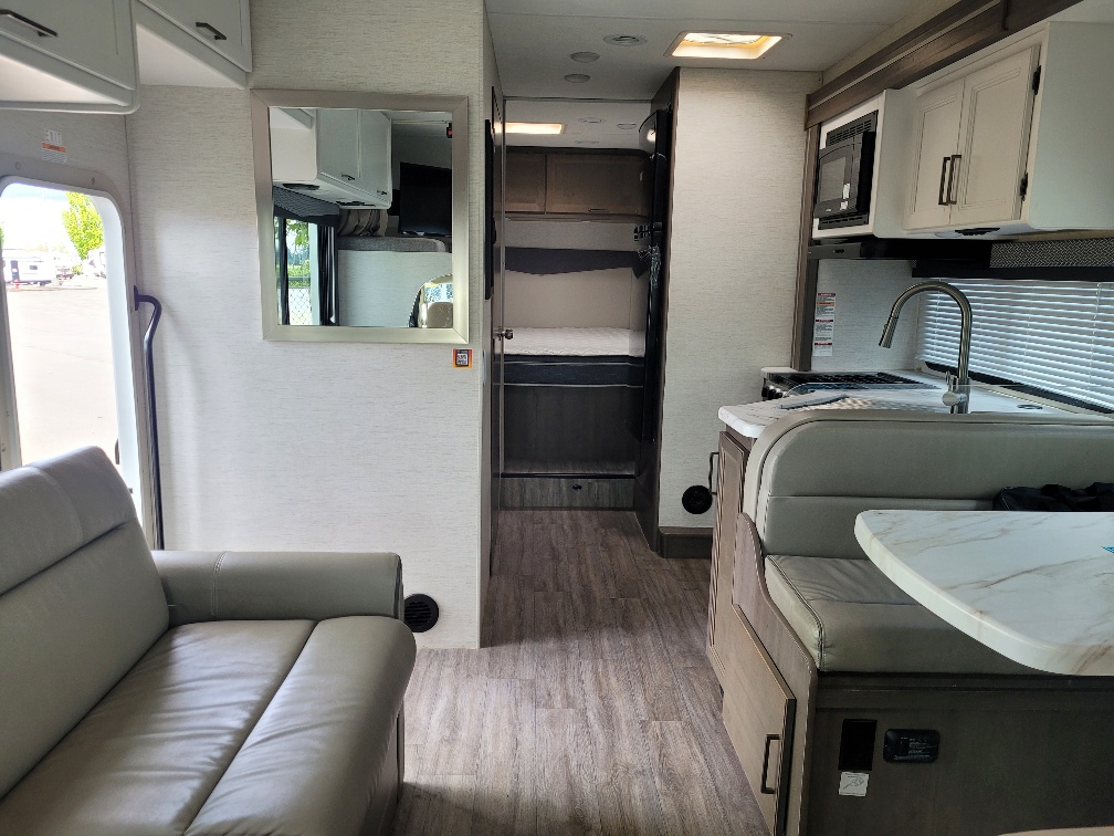2025 Thor Motor Coach Four Winds 28Z - Image 5