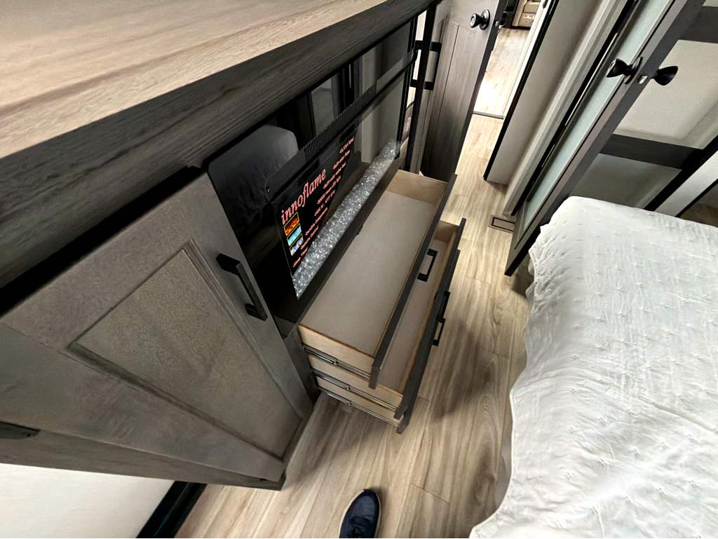 2027 VENTURE RV SPORTTREK 363VFR - Image 32