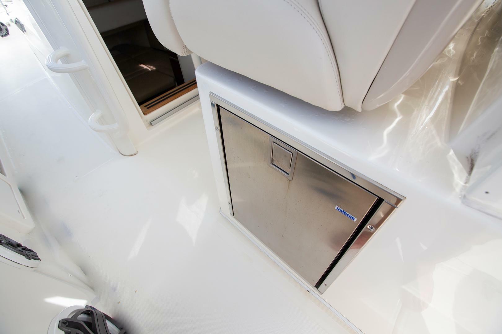 2023 Boston Whaler 380 Outrage - Image 8