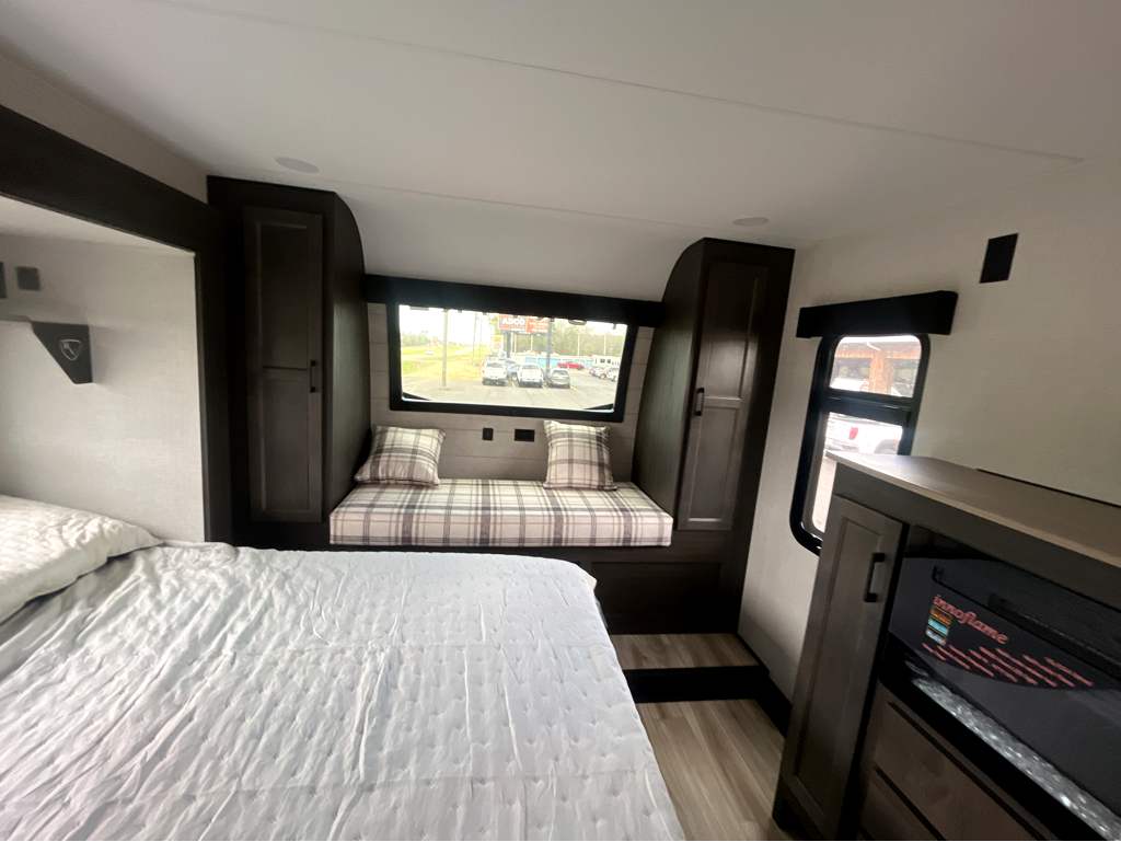2026 VENTURE RV SPORTTREK 363VFR - Image 23