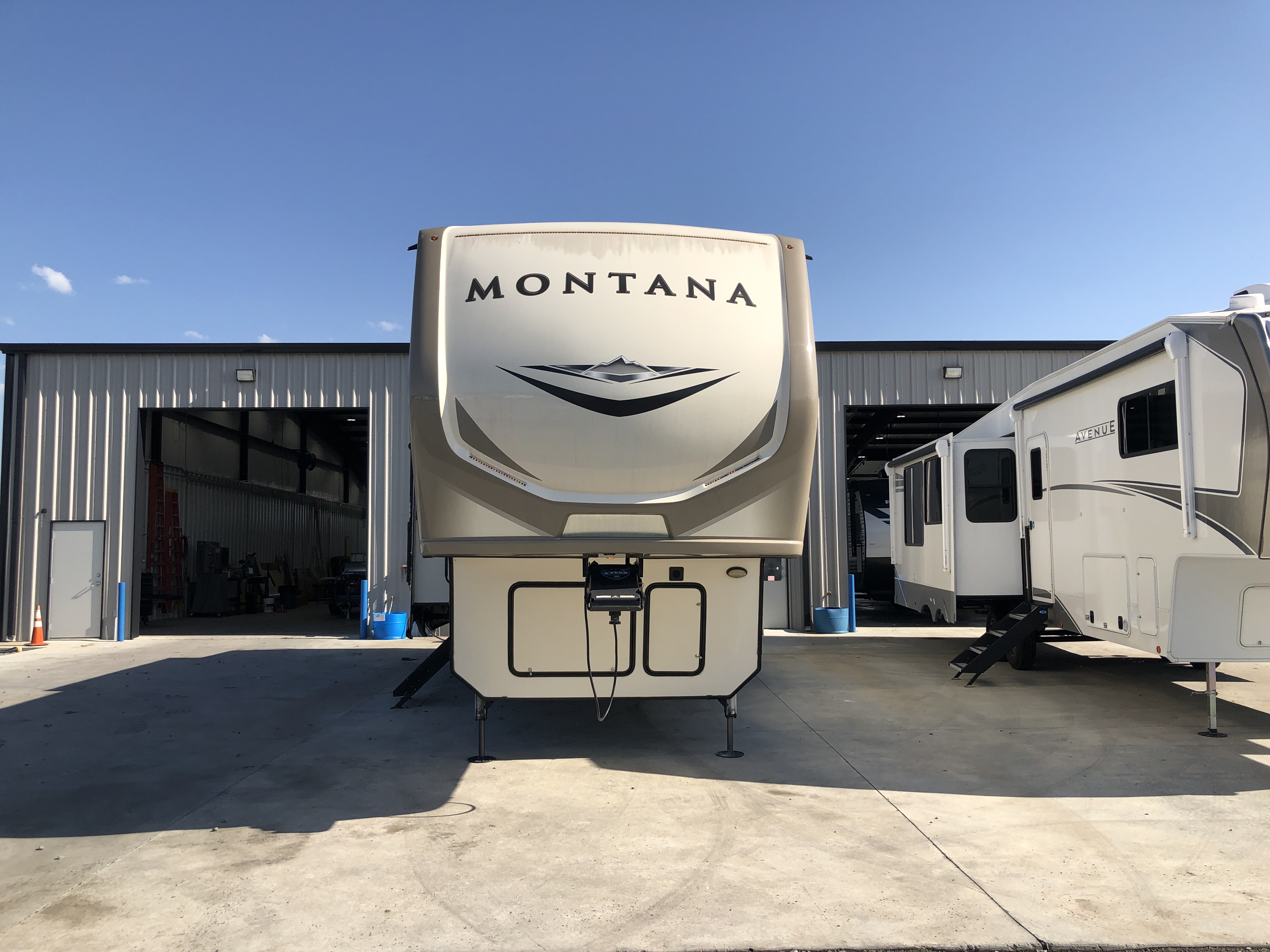 2019 Keystone Montana 3121RL - Image 2