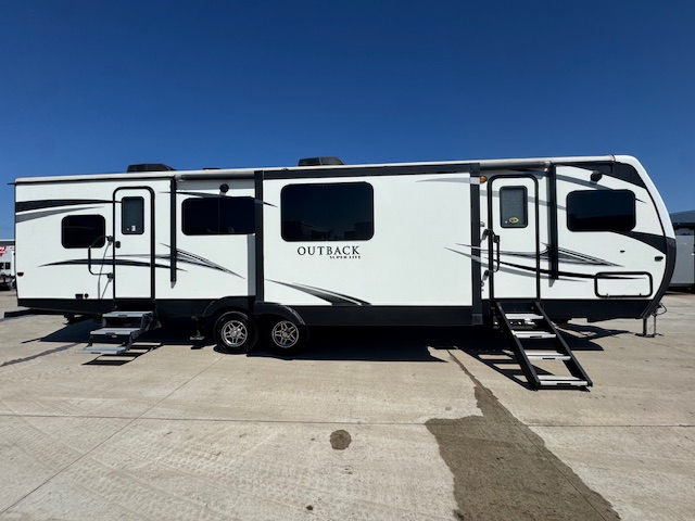 2017 Keystone Outback Diamond Super-Lite 332FK - Image 3