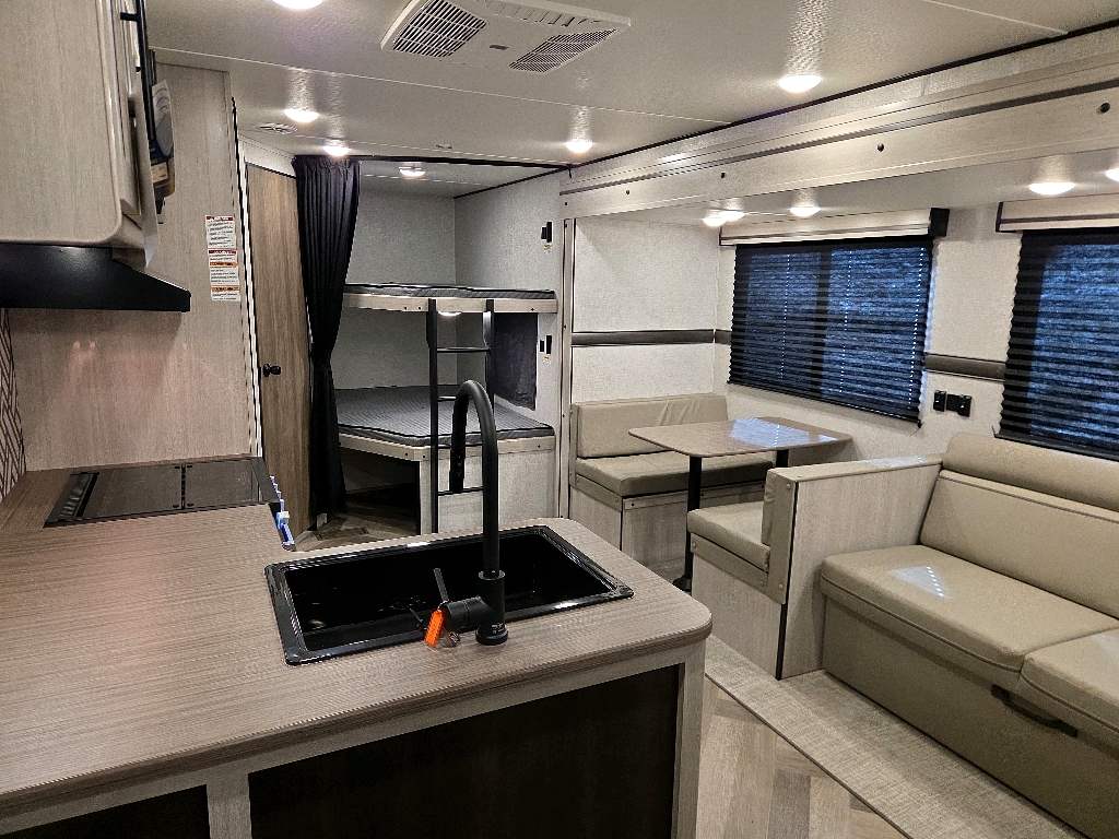 2024 CrossRoads Zinger Lite 260BH - Image 6