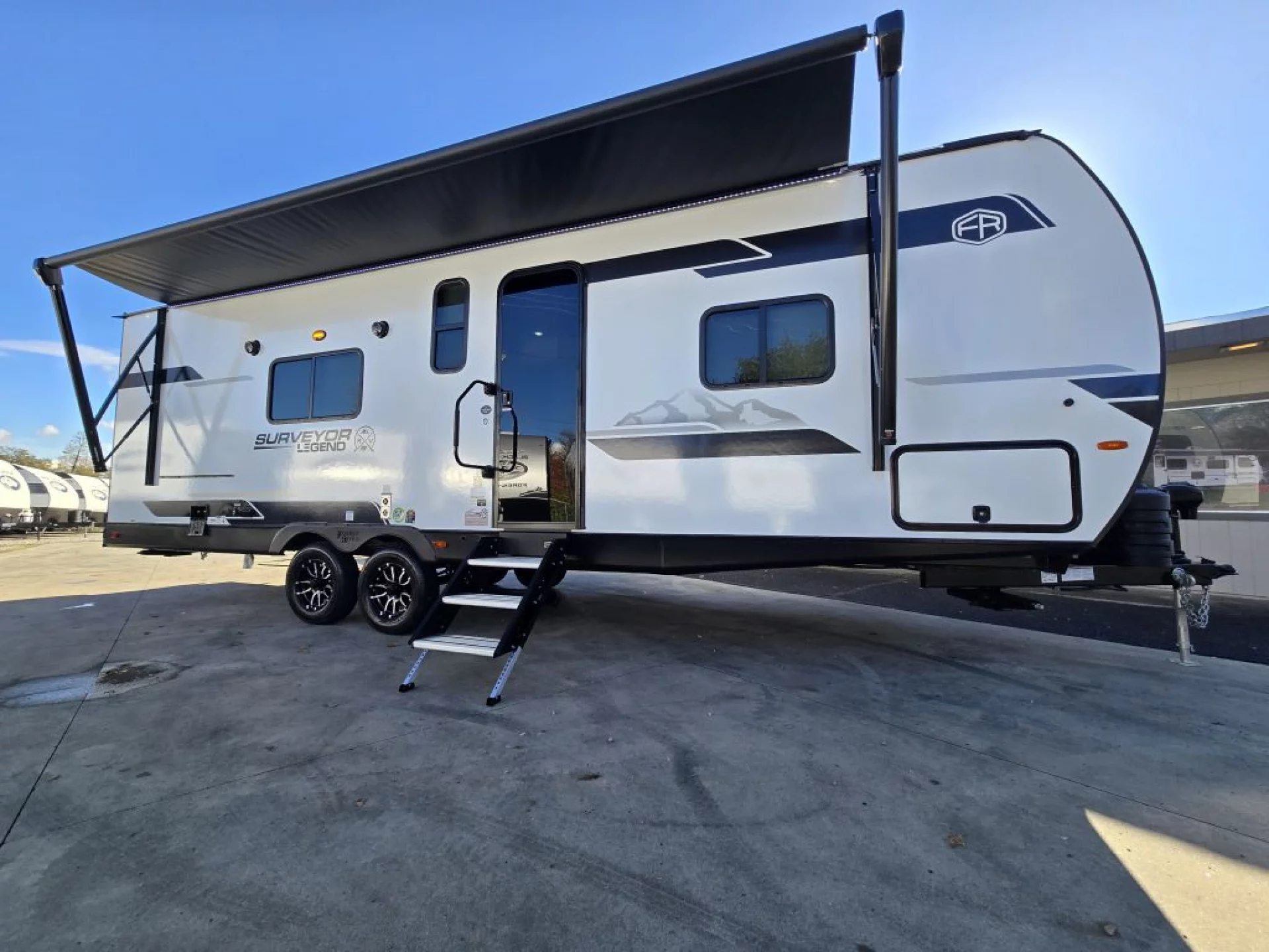 2025 FOREST RIVER SURVEYOR LEGEND 265RBLE - Image 7