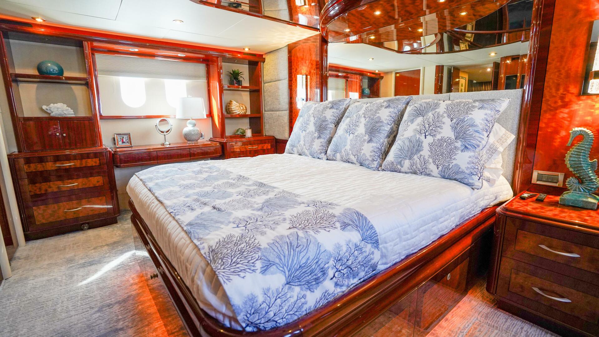 2004 Lazzara Yachts 80 SL - Image 41