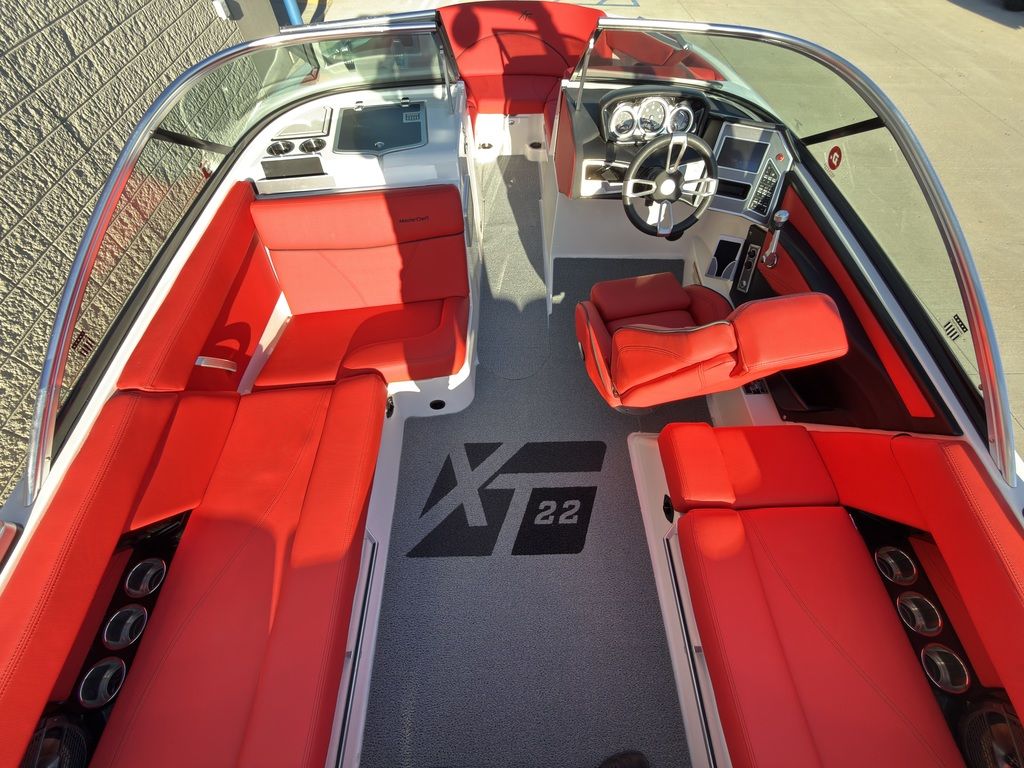 2019 MasterCraft XT22 - Image 31