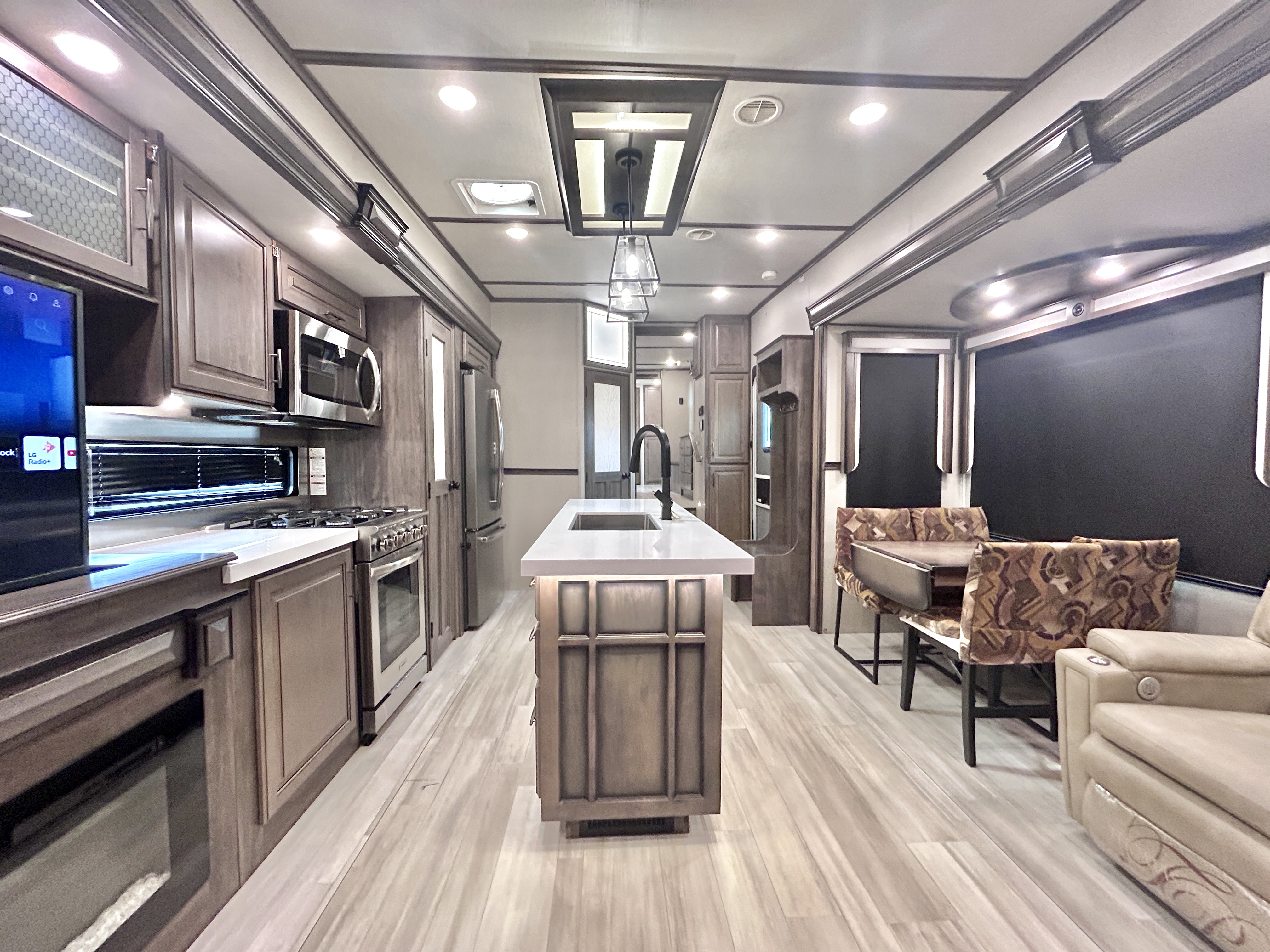2021 Grand Design 373FB SOLITUDE - Image 17