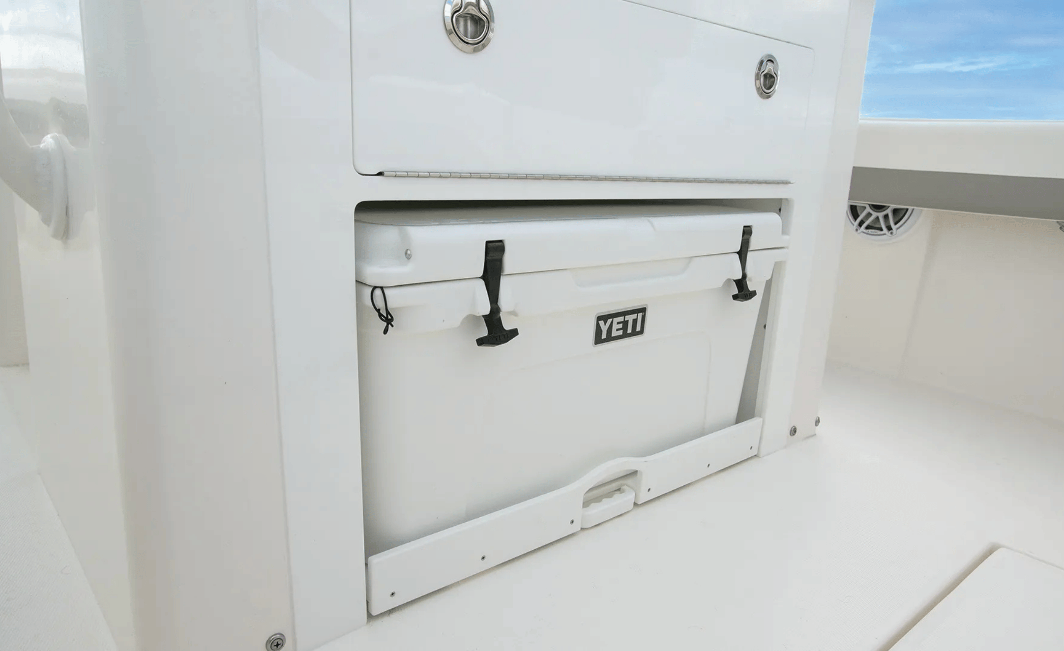2027 REGULATOR 28 - Image 9