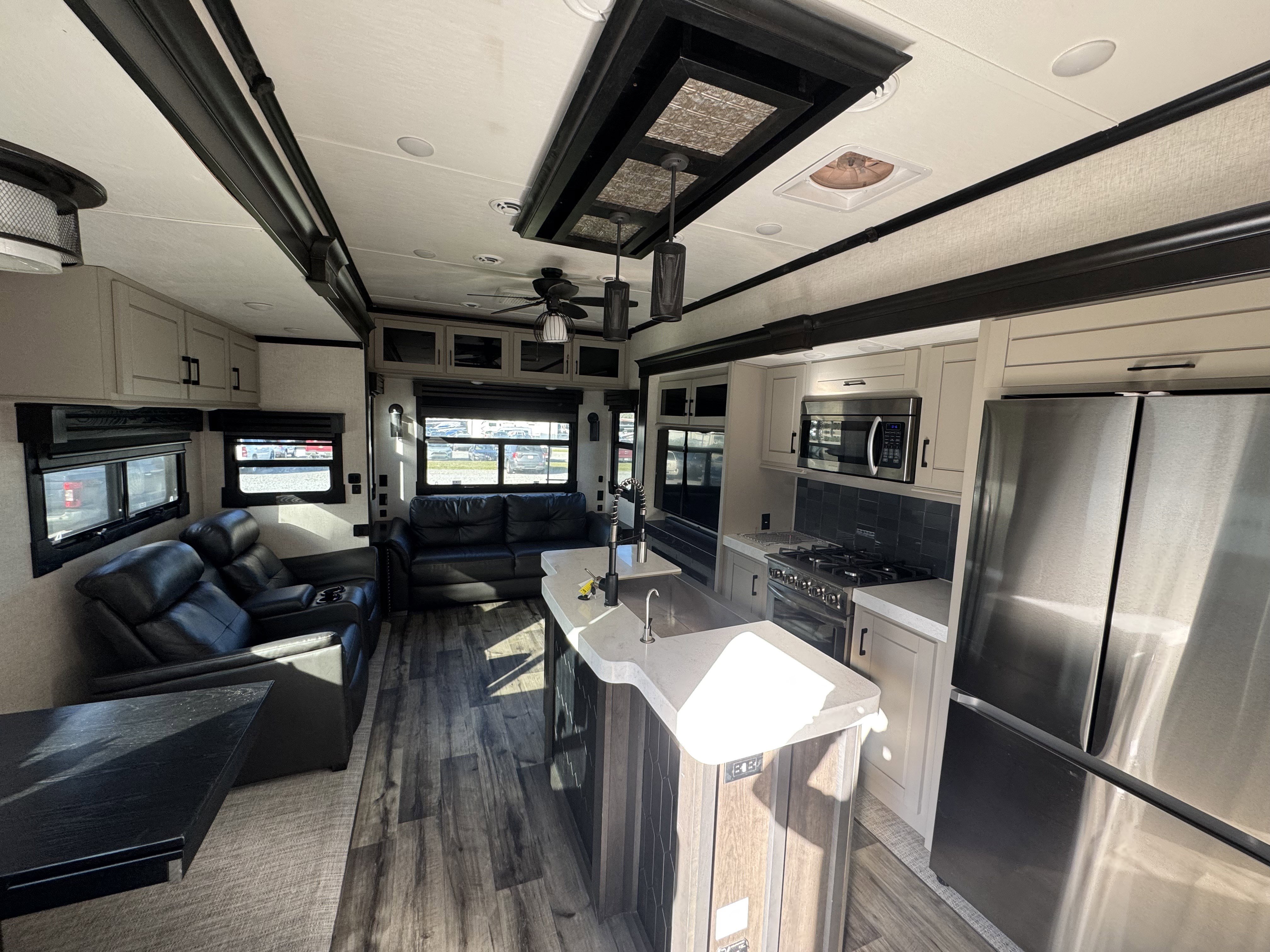 2022 CROSSROADS REDWOOD 3401RL - Image 10