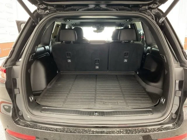 2024 Jeep Grand-Cherokee-L Laredo Altitude 4x4 - Image 22
