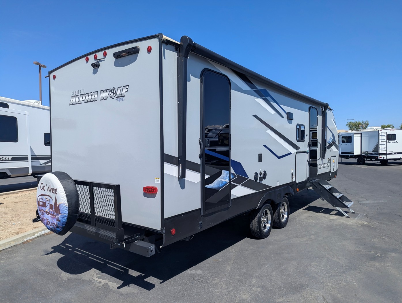 2023 Forest River Cherokee Alpha Wolf 26DBH-L - Image 7