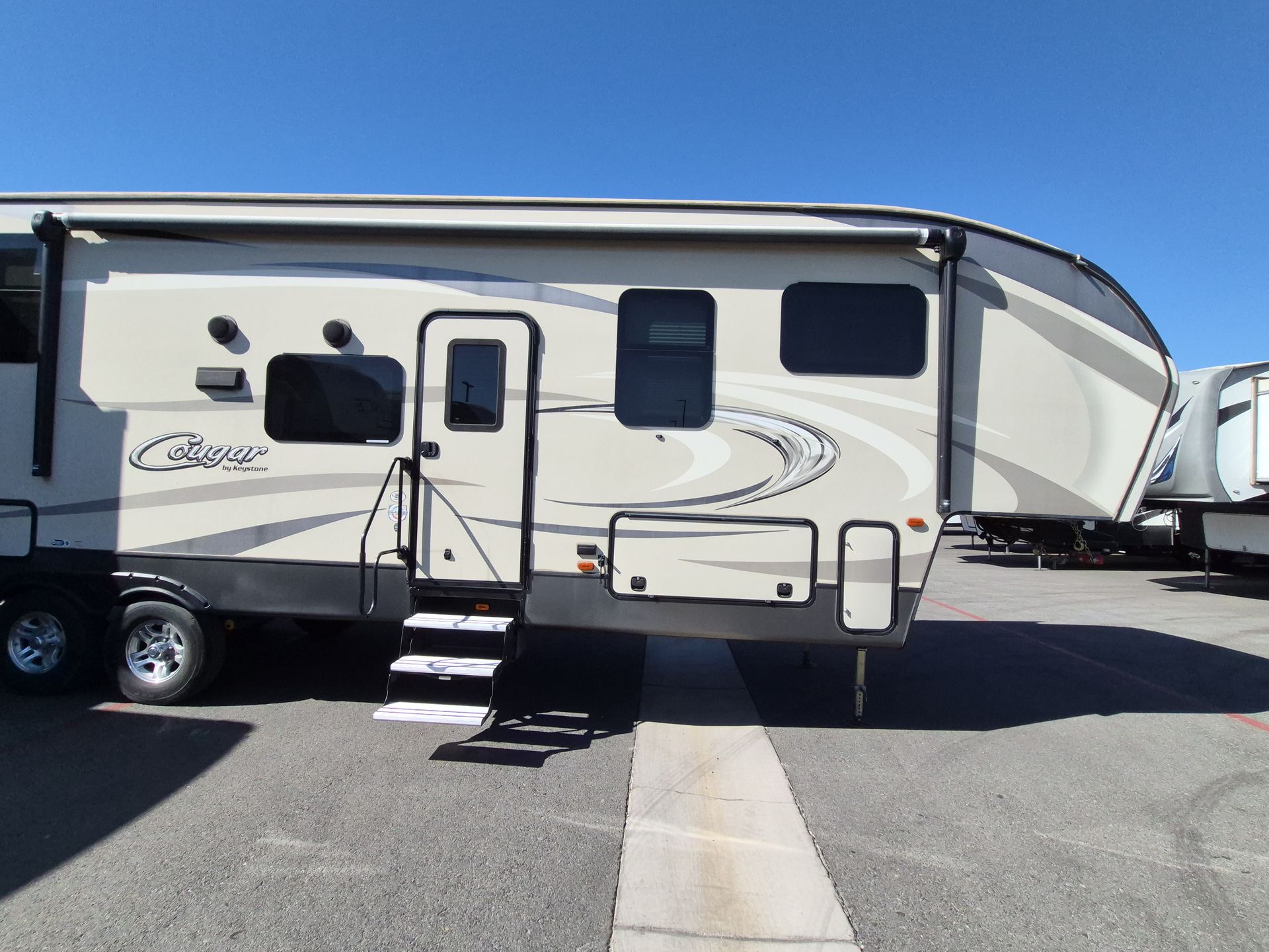 2017 Keystone Cougar 326RDS - Image 2