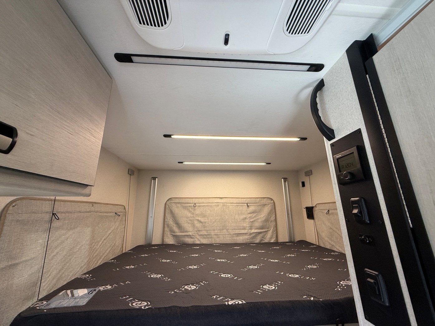 2027 Winnebago Elora 19DC - Image 25