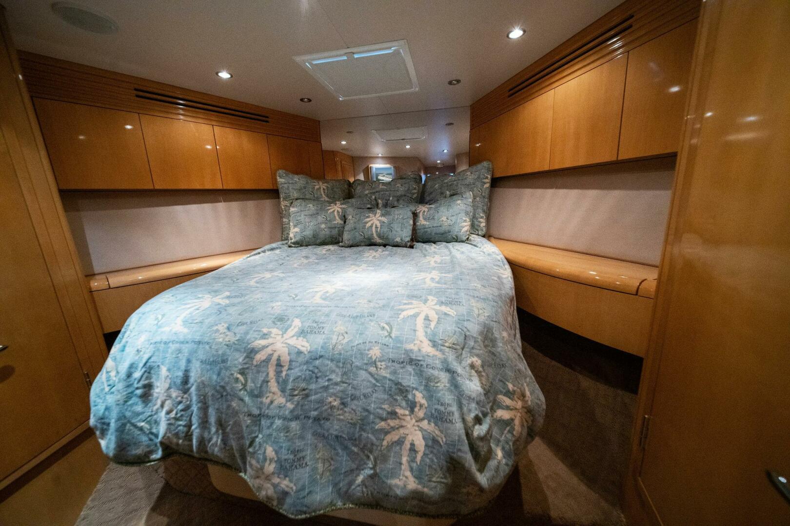 2003 Hatteras 54 Convertible - Image 29