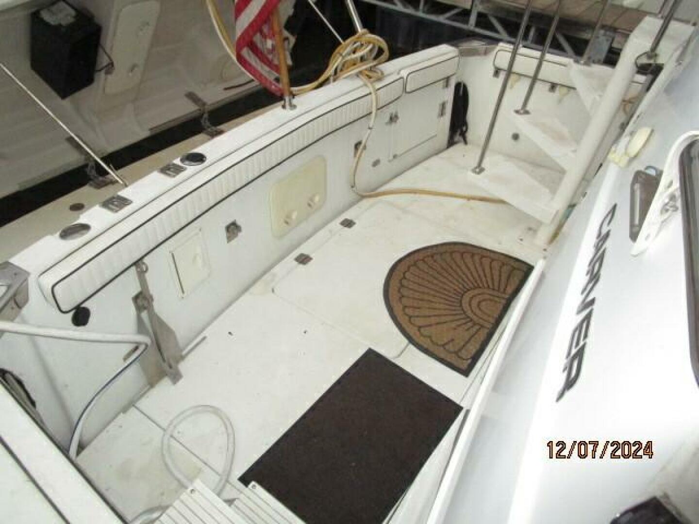 1999 Carver 40 Cockpit - Image 21