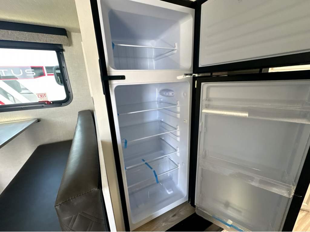 2026 VENTURE RV SPORTTREK STINGER 232VRL - Image 22