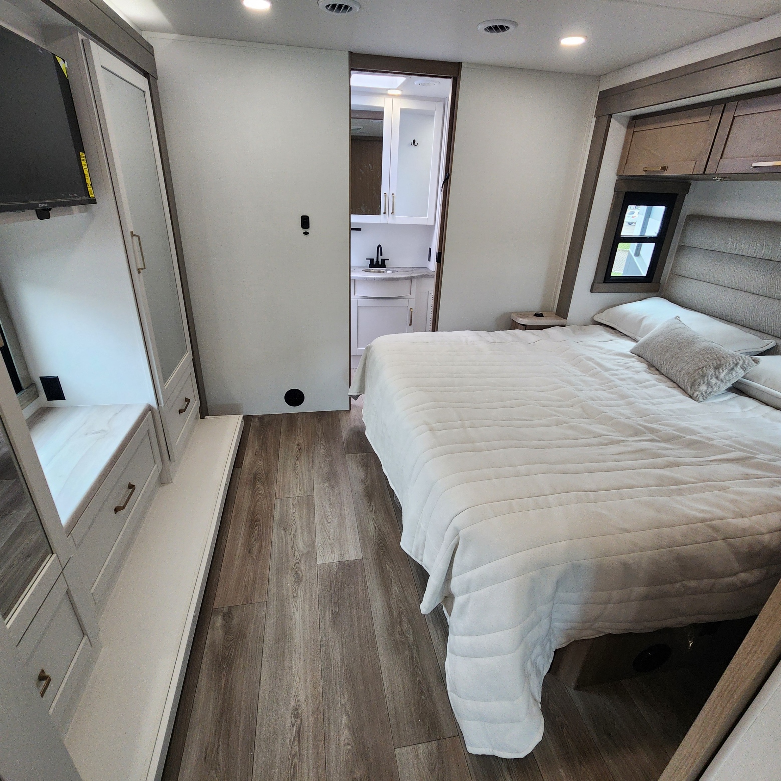 2027 JAYCO PRECEPT 36C - Image 24