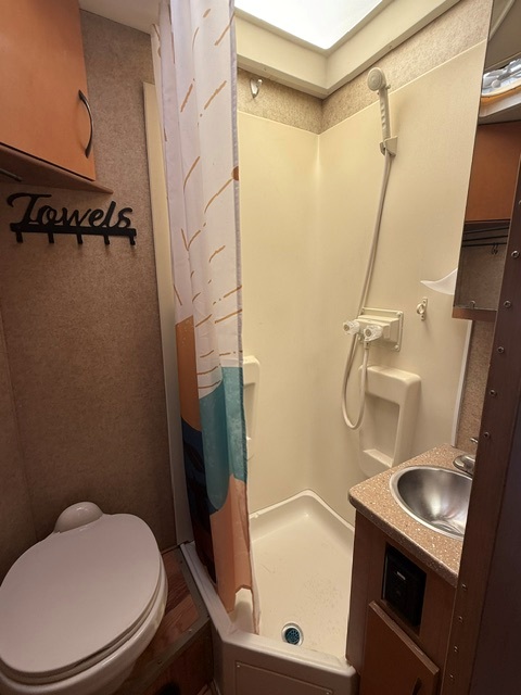 2015 Thor Motor Coach Citation Sprinter 24SR - Image 9