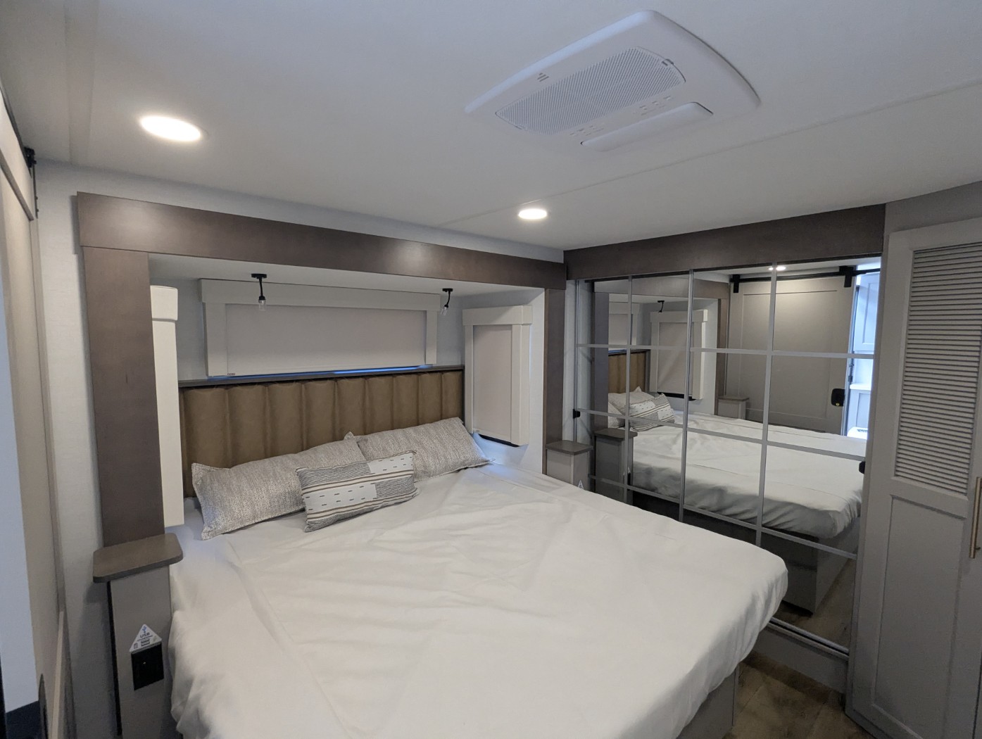2026 Alliance RV Paradigm 395DS - Image 8