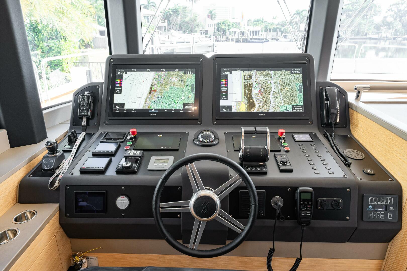 2020 Sirena 64 - Image 13