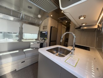 2026 AIRSTREAM GLOBETROTTER 25FBT - Image 3