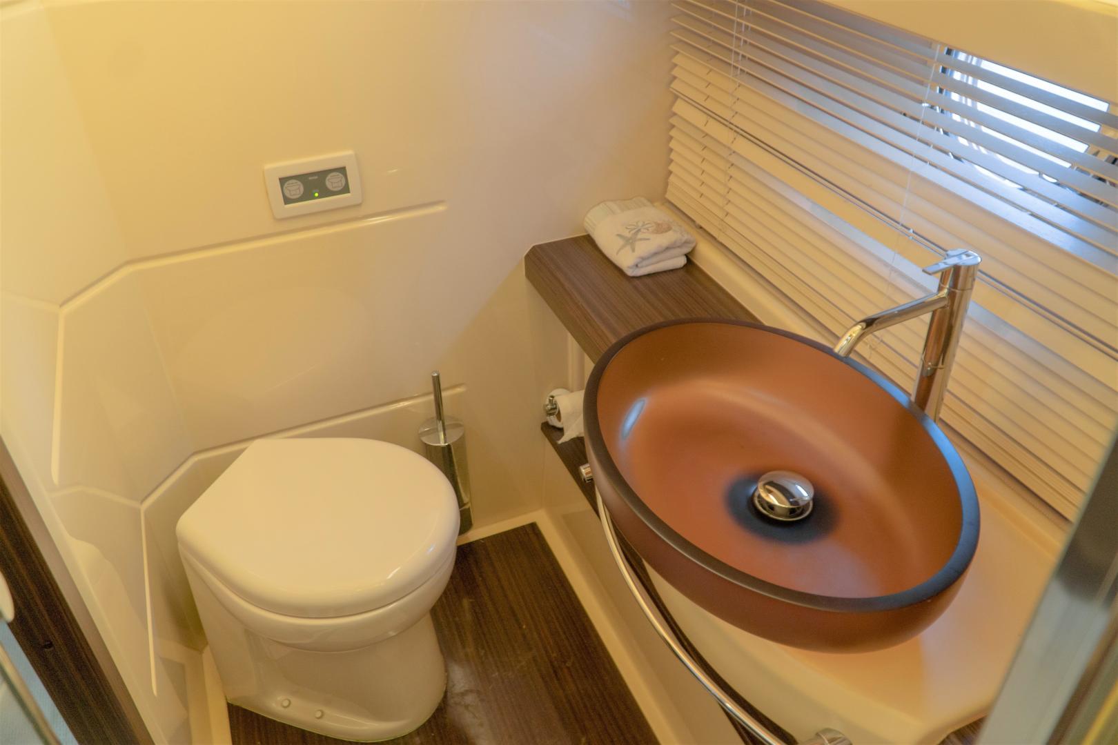 2013 Azimut FLY54 - Image 22
