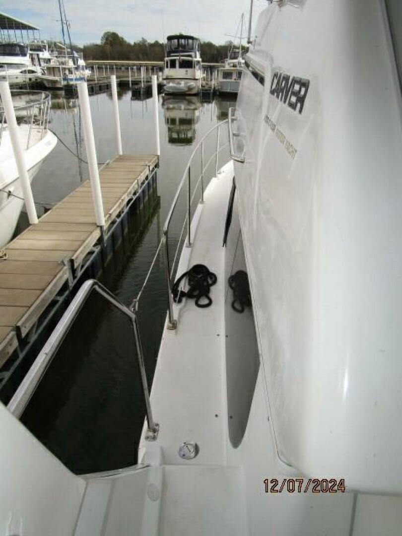 1999 Carver 40 Cockpit - Image 9