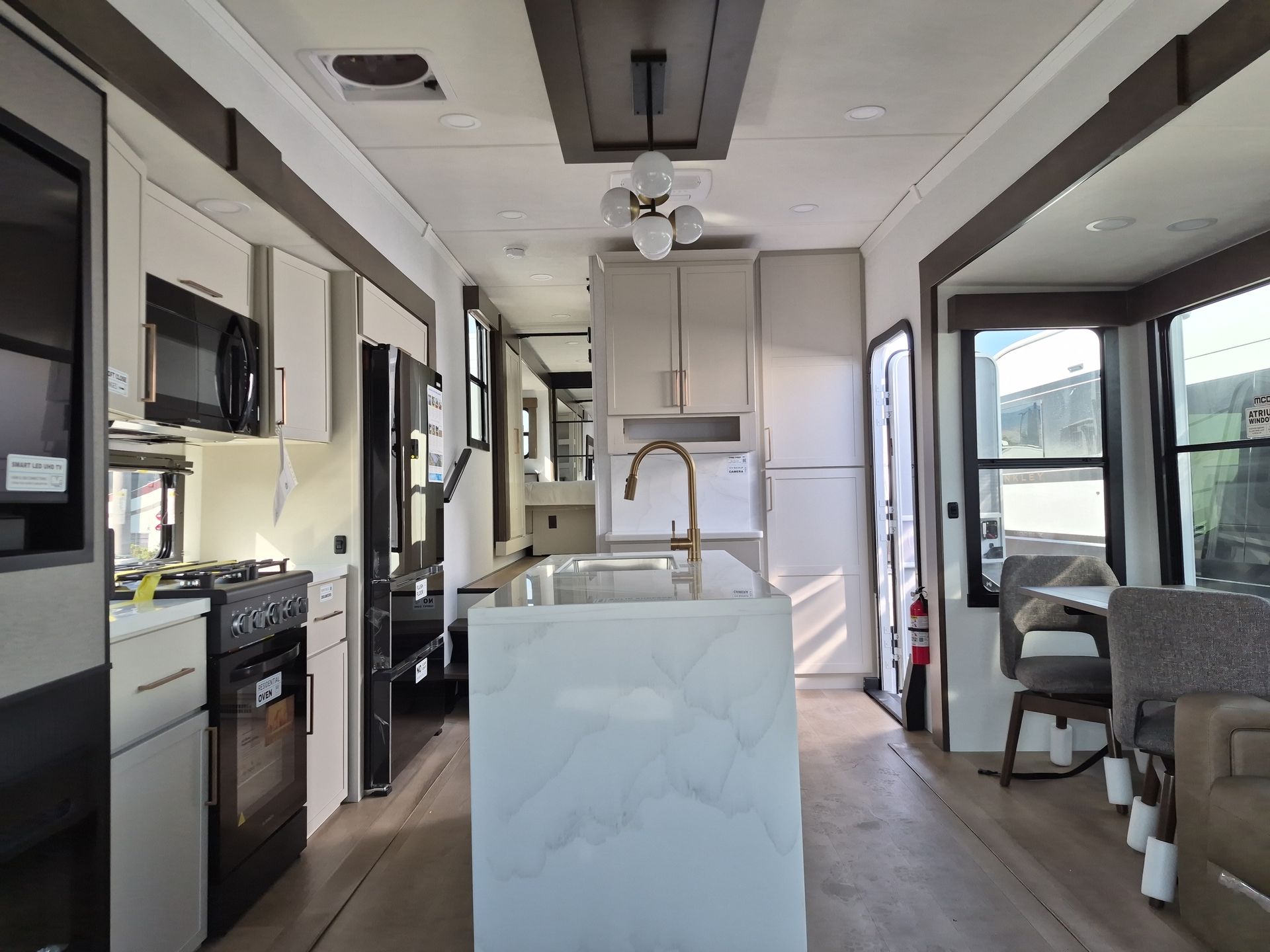 2027 Alliance RV Paradigm 340RL - Image 34