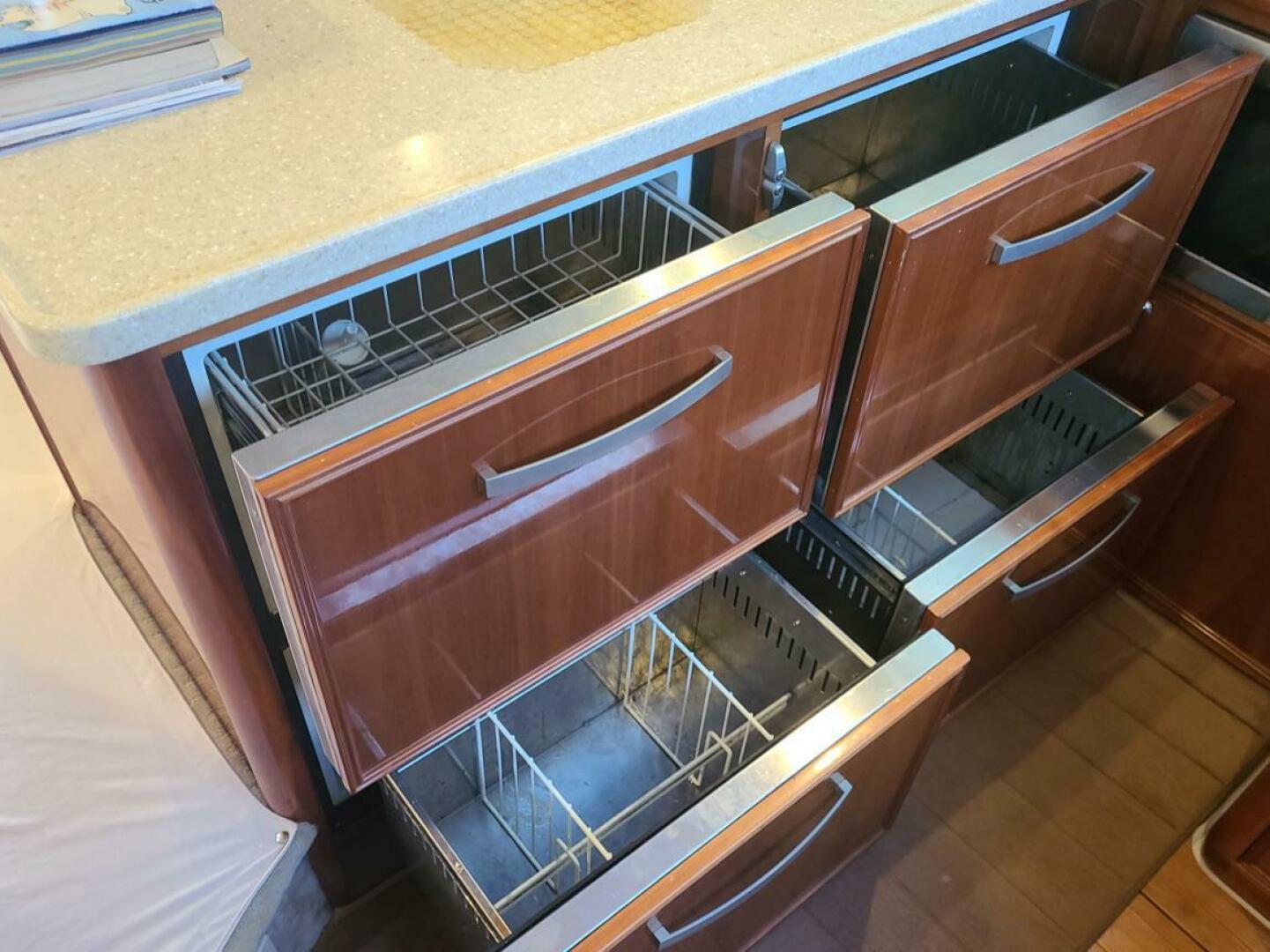 2009 Riviera 47 Enclosed Flybridge Series II - Image 30
