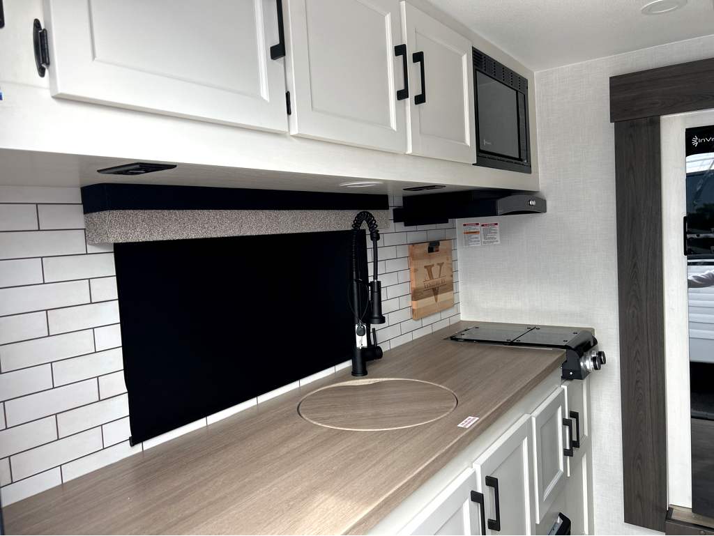 2026 VENTURE RV SPORTTREK STINGER 181VRK - Image 9
