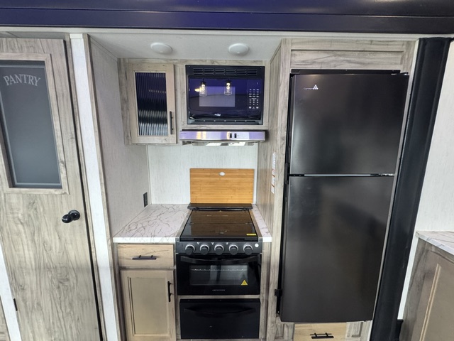 2022 Forest River Cherokee Arctic Wolf 3880 SUITE - Image 22