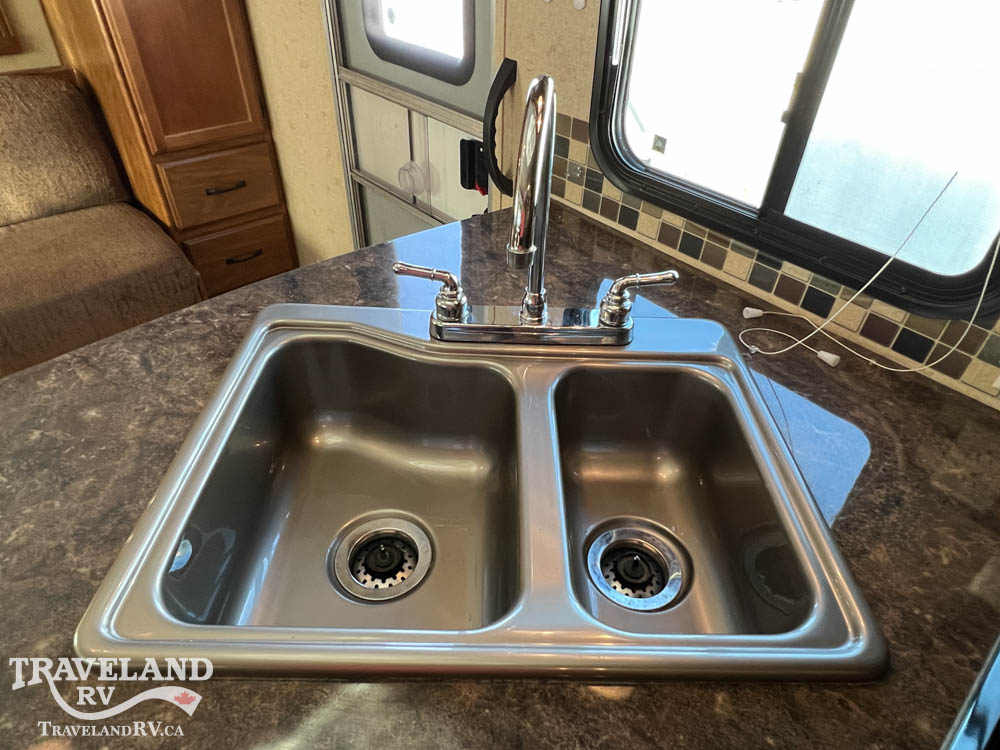 2012 OUTDOORS RV TIMBER RIDGE 250FLS HANDYMAN SPECIAL - Image 13