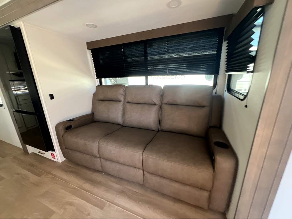 2026 GRAND DESIGN TRANSCEND 285RKT - Image 7