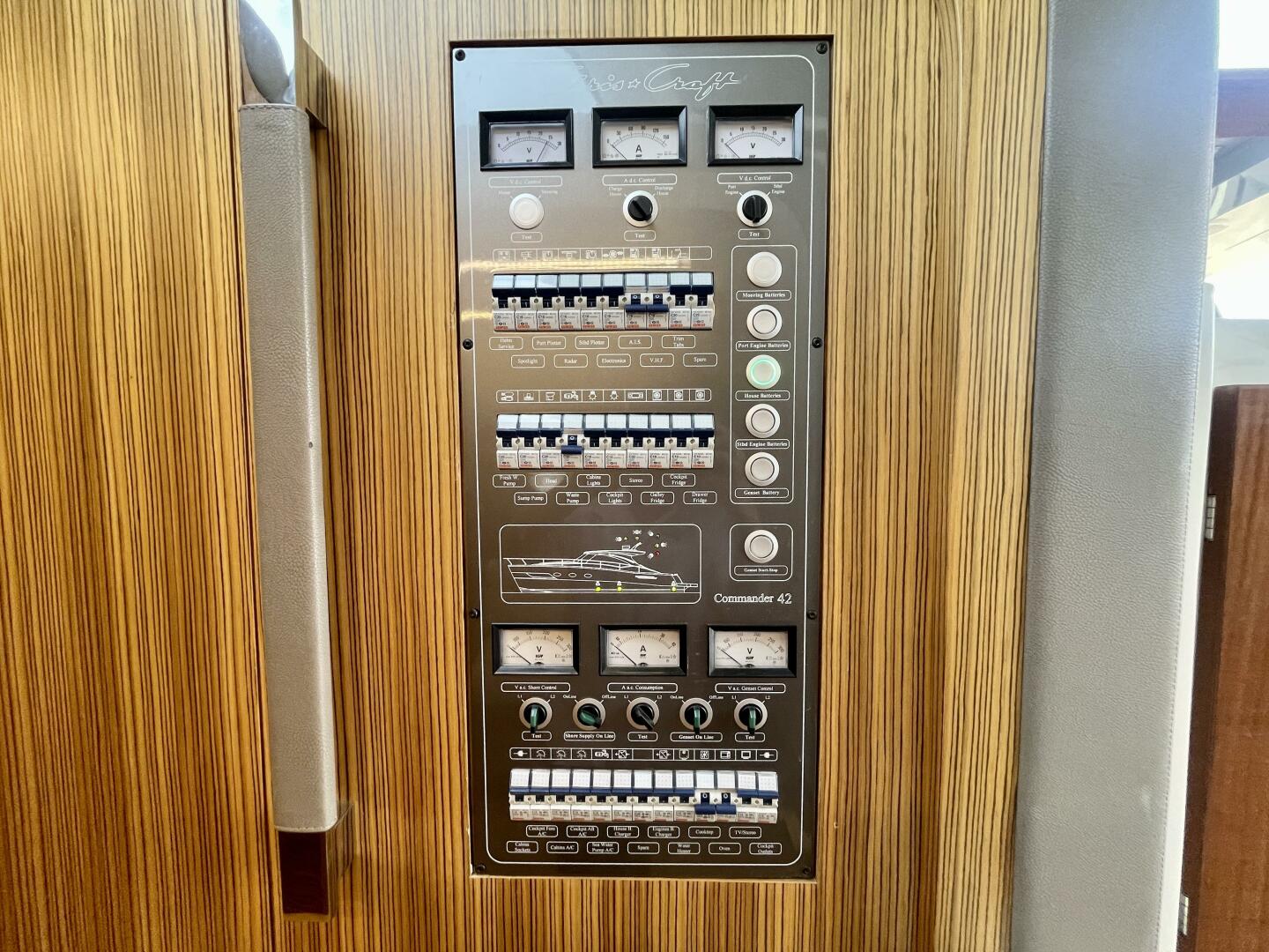2017 Chris-Craft Commander 42 - Image 22