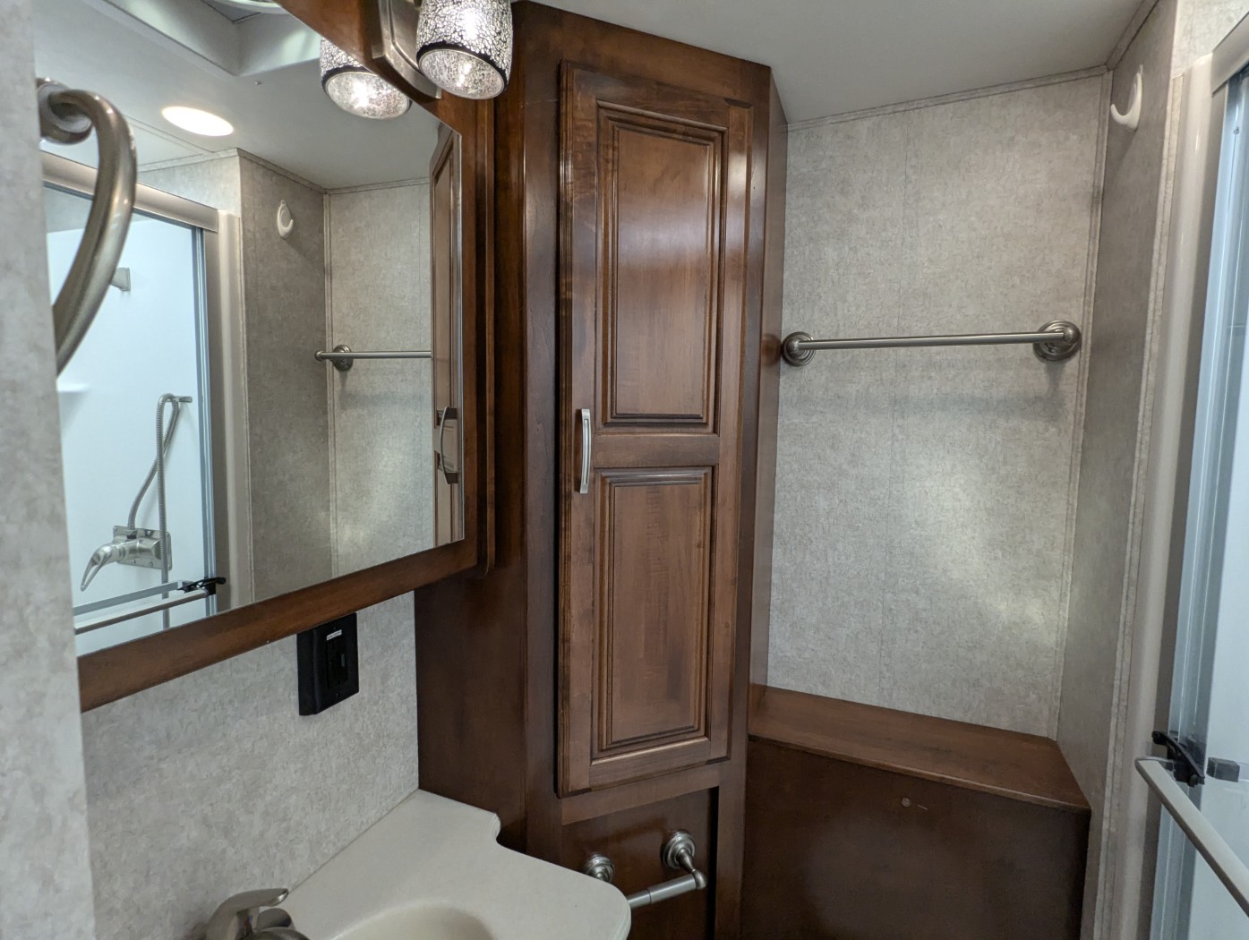 2019 Renegade RV Veracruz 35FWS - Image 12