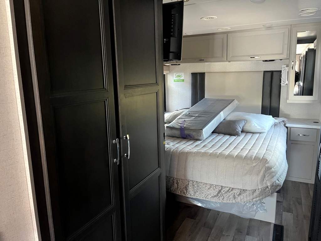 2026 THOR MOTOR COACH PALAZZO 33.6 - Image 23