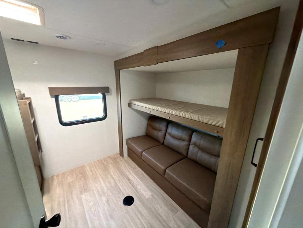 2027 VENTURE RV SPORTTREK 343VBH - Image 20